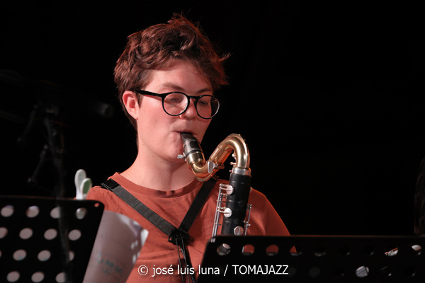 Blau Salvatge (32 Mallorca Jazz Sa Pobla 2026. Sa Pobla, Mallorca. 2026-08-10) Por Miquel Àngel Seguí y José Luis Luna Rocafort [Concierto de jazz] - Tomajazz - Blau Salvatge actuó en el 32 Mallorca Jazz Sa Pobla 2026, en Mallorca, el 10 de agosto de 2026. Miquel Àngel Seguí y José Luis Luna Rocafort relatan el concierto. Actuaron Joan Pérez-Villegas, Zoë Gordon, Nancy Meier, Paula Haeni, Felix Grandjean, Pere Molines, Joan Garcias, Lluís Pérez-Villegas, Leyre Estruch