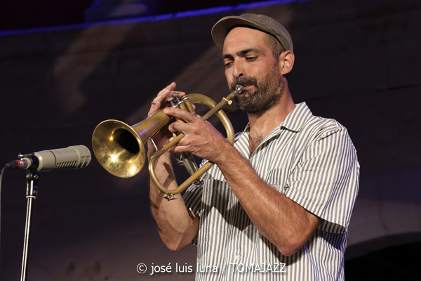 Pep Garau Septet (Jazz Palma Festival 2026. Castell de Bellver, Palma de Mallorca. 2026-08-13) Por Miquel Àngel Seguí y José Luis Luna Rocafort [Concierto de jazz] - Tomajazz - Pep Garau Septet actuó en el Jazz Palma Festival 2026. Miquel Àngel Seguí y José Luis Luna Rocafort repasan el concierto. Actuaron Pep Garau, Enrique Oliver, Jaume Riera, Marko Lohikari, Benji Habichuela, Josep Lluís Garcia, Marius Koopmann
