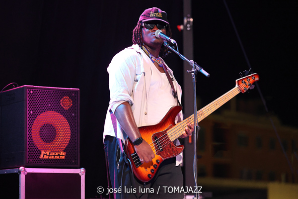 China Moses (32 Mallorca Jazz Sa Pobla 2026. Sa Pobla, Mallorca. 2026-08-04) Por Miquel Àngel Seguí y José Luis Luna Rocafort [Concierto de jazz] - Tomajazz - China Moses actuó en el 32 Mallorca Jazz Sa Pobla 2026 de Mallorca el 4 de agosto de 2026. Miquel Àngel Seguí y José Luis Luna Rocafort relatan/retratan el concierto. Actuaron China Moses, Joshua Eniraiyetan “Insxght”, Ebow Mensah “Lox”, Immanuel Simelane, Jérôme Cornelis