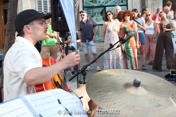 Rupanco (49 Festival de Jazz de Vitoria-Gasteiz 2026. 2026-07-08) Por José Luis Luna Rocafort [INSTANTZZ AKA Galería fotográfica AKA Fotoblog de jazz, impro… y algo más] - Tomajazz - Rupanco actuó en el 49 Festival de Jazz de Vitoria-Gasteiz 2026. José Luis Luna Rocafort lo retrata en INSTANTZZ. Rupanco son Agustín Chaves, Jon G. Labat, Jorge Sánchez, Aritza Castro, Aimar Palacios