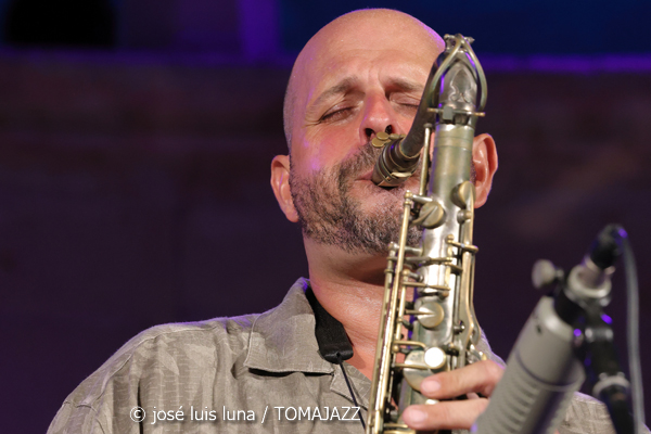 Pep Garau Septet (Jazz Palma Festival 2026. Castell de Bellver, Palma de Mallorca. 2026-08-13) Por Miquel Àngel Seguí y José Luis Luna Rocafort [Concierto de jazz] - Tomajazz - Pep Garau Septet actuó en el Jazz Palma Festival 2026. Miquel Àngel Seguí y José Luis Luna Rocafort repasan el concierto. Actuaron Pep Garau, Enrique Oliver, Jaume Riera, Marko Lohikari, Benji Habichuela, Josep Lluís Garcia, Marius Koopmann
