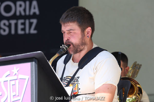 Gasteiz Big Band (49 Festival de Jazz de Vitoria-Gasteiz 2026. 2026-07-11) Por José Luis Luna Rocafort [INSTANTZZ AKA Galería fotográfica AKA Fotoblog de jazz, impro… y algo más] - Tomajazz - Gasteiz Big Band actuó en el 49 Festival de Jazz de Vitoria-Gasteiz 2026. José Luis Luna Rocafort lo retrata en INSTANTZZ