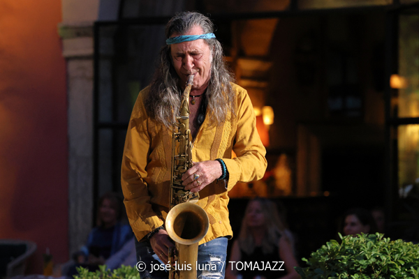 Jorge Pardo Quartet (Gran Hotel Son Net, Puigpunyent, Mallorca. 2026-07-04) [INSTANTZZ AKA Galería fotográfica AKA Fotoblog de jazz, impro… y algo más] - Tomajazz - Jorge Pardo Quartet actuó en Gran Hotel Son Net, en Puigpunyent, Mallorca, el 4 de julio de 2026. José Luis Luna Rocafort lo retrata en INSTANTZZ. Actuaron Jorge Pardo, Toni Cuenca, Josep Pou, Benji Habichuela