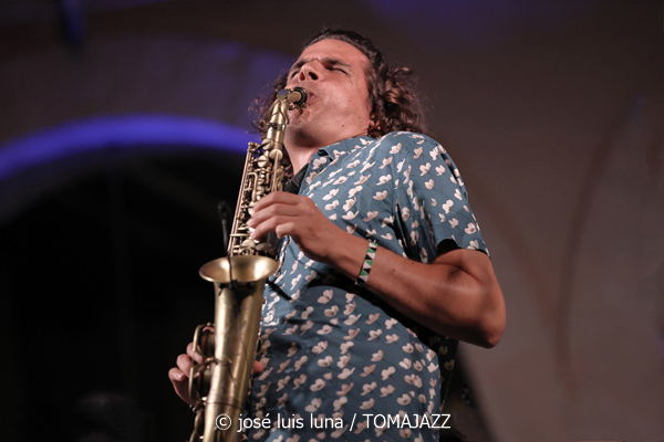 Erik Truffaz & Antonio Lizana. New Sketches of Spain (32 Mallorca Jazz Sa Pobla 2026. Sa Pobla, Mallorca. 2026-07-28) Por Miquel Àngel Seguí y José Luis Luna Rocafort [Concierto de jazz] - Tomajazz - Erik Truffaz & Antonio Lizana con su proyecto New Sketches of Spain actuaron en la inauguración del 32 Mallorca Jazz Sa Pobla 2026. Miquel Àngel Seguí y José Luis Luna Rocafort dan cuenta de la cita. Intervinieron Erik Truffaz, Antonio Lizana, Renaud Gabriel Pion, Sara Sánchez, Pau Figueres, Arin Keshishi, Manuel de la Torre, Vincent Thomas 