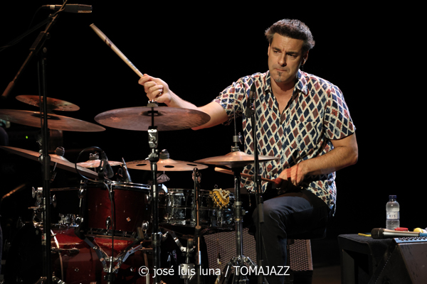 Javi Ruibal Cuarteto (XXII JazzEñe 2026. Teatro Victoria Eugenia, Donostia - San Sebastián. 2026-07-22) Por José Luis Luna Rocafort [INSTANTZZ AKA Galería fotográfica AKA Fotoblog de jazz, impro… y algo más] - Tomajazz - Javi Ruibal Cuarteto actuó en el XXII JazzEñe 2026. José Luis Luna Rocafort lo retrata en INSTANTZZ. Javi Ruibal Cuarteto son Javi Ruibal, Diego Villegas, Oscar Álvarez, Alejandro Marcos