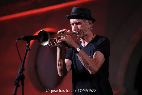 Erik Truffaz & Antonio Lizana. New Sketches of Spain (32 Mallorca Jazz Sa Pobla 2026. Sa Pobla, Mallorca. 2026-07-28) Por Miquel Àngel Seguí y José Luis Luna Rocafort [Concierto de jazz] - Tomajazz - Erik Truffaz & Antonio Lizana con su proyecto New Sketches of Spain actuaron en la inauguración del 32 Mallorca Jazz Sa Pobla 2026. Miquel Àngel Seguí y José Luis Luna Rocafort dan cuenta de la cita. Intervinieron Erik Truffaz, Antonio Lizana, Renaud Gabriel Pion, Sara Sánchez, Pau Figueres, Arin Keshishi, Manuel de la Torre, Vincent Thomas 