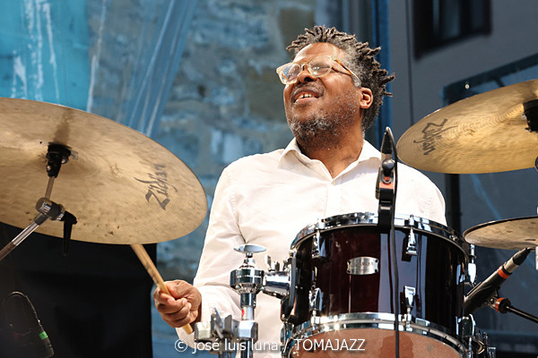 David Murray Quartet (61 Jazzaldia 2026. Donosti. 2026-07-23) Por José Luis Luna Rocafort [INSTANTZZ AKA Galería fotográfica AKA Fotoblog de jazz, impro… y algo más] - Tomajazz - David Murray Quartet actuó en el 61 Jazzaldia 2026, el 23 de julio de 2026. José Luis Luna Rocafort lo retrata en INSTANTZZ. Actuaron David Murray, Marta Sánchez, Luke Steward, Russell Carter, Francesca Cinelli