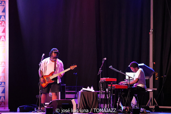 China Moses (32 Mallorca Jazz Sa Pobla 2026. Sa Pobla, Mallorca. 2026-08-04) Por Miquel Àngel Seguí y José Luis Luna Rocafort [Concierto de jazz] - Tomajazz - China Moses actuó en el 32 Mallorca Jazz Sa Pobla 2026 de Mallorca el 4 de agosto de 2026. Miquel Àngel Seguí y José Luis Luna Rocafort relatan/retratan el concierto. Actuaron China Moses, Joshua Eniraiyetan “Insxght”, Ebow Mensah “Lox”, Immanuel Simelane, Jérôme Cornelis