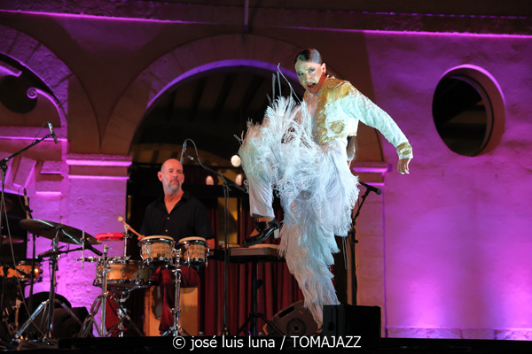 Erik Truffaz & Antonio Lizana. New Sketches of Spain (32 Mallorca Jazz Sa Pobla 2026. Sa Pobla, Mallorca. 2026-07-28) Por Miquel Àngel Seguí y José Luis Luna Rocafort [Concierto de jazz] - Tomajazz - Erik Truffaz & Antonio Lizana con su proyecto New Sketches of Spain actuaron en la inauguración del 32 Mallorca Jazz Sa Pobla 2026. Miquel Àngel Seguí y José Luis Luna Rocafort dan cuenta de la cita. Intervinieron Erik Truffaz, Antonio Lizana, Renaud Gabriel Pion, Sara Sánchez, Pau Figueres, Arin Keshishi, Manuel de la Torre, Vincent Thomas 