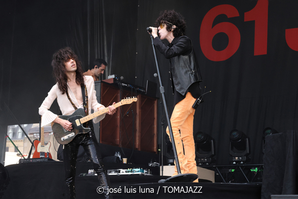 LP (61 Jazzaldia 2026. Donosti. 2026-07-22) Por José Luis Luna Rocafort [INSTANTZZ AKA Galería fotográfica AKA Fotoblog de jazz, impro… y algo más] - Tomajazz - LP actuó en el 61 Jazzaldia 2026. José Luis Luna Rocafort lo retrata en INSTANTZZ. LP son Laura Pergolizzi, Andrew Martin, J. Ryan Kern: teclados Jermaine Butler: bajo eléctrico Benjamin Hilzinger