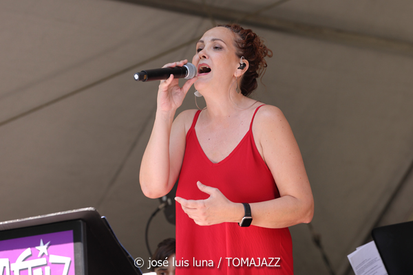 Gasteiz Big Band (49 Festival de Jazz de Vitoria-Gasteiz 2026. 2026-07-11) Por José Luis Luna Rocafort [INSTANTZZ AKA Galería fotográfica AKA Fotoblog de jazz, impro… y algo más] - Tomajazz - Gasteiz Big Band actuó en el 49 Festival de Jazz de Vitoria-Gasteiz 2026. José Luis Luna Rocafort lo retrata en INSTANTZZ