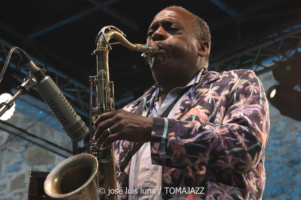 David Murray Quartet (61 Jazzaldia 2026. Donosti. 2026-07-23) Por José Luis Luna Rocafort [INSTANTZZ AKA Galería fotográfica AKA Fotoblog de jazz, impro… y algo más] - Tomajazz - David Murray Quartet actuó en el 61 Jazzaldia 2026, el 23 de julio de 2026. José Luis Luna Rocafort lo retrata en INSTANTZZ. Actuaron David Murray, Marta Sánchez, Luke Steward, Russell Carter, Francesca Cinelli