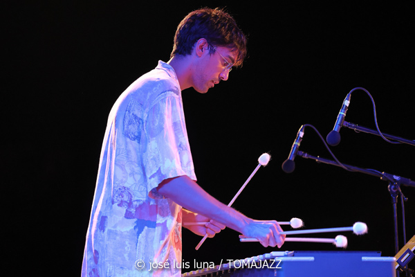 Blau Salvatge (32 Mallorca Jazz Sa Pobla 2026. Sa Pobla, Mallorca. 2026-08-10) Por Miquel Àngel Seguí y José Luis Luna Rocafort [Concierto de jazz] - Tomajazz - Blau Salvatge actuó en el 32 Mallorca Jazz Sa Pobla 2026, en Mallorca, el 10 de agosto de 2026. Miquel Àngel Seguí y José Luis Luna Rocafort relatan el concierto. Actuaron Joan Pérez-Villegas, Zoë Gordon, Nancy Meier, Paula Haeni, Felix Grandjean, Pere Molines, Joan Garcias, Lluís Pérez-Villegas, Leyre Estruch