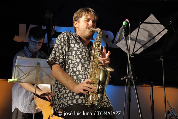 Fran Ramos Quartet (32 Mallorca Jazz Sa Pobla 2026. Sa Pobla, Mallorca. 2026-07-30) Por José Luis Luna Rocafort [INSTANTZZ AKA Galería fotográfica AKA Fotoblog de jazz, impro… y algo más] - Tomajazz - Fran Ramos Quartet actuó en el 32 Mallorca Jazz Sa Pobla 2026 en Mallorca, el 30 de julio de 202. Sa Pobla, Mallorca. 2026-07-30) Por José Luis Luna Rocafort [INSTANTZZ AKA Galería fotográfica AKA Fotoblog de jazz, impro… y algo más]