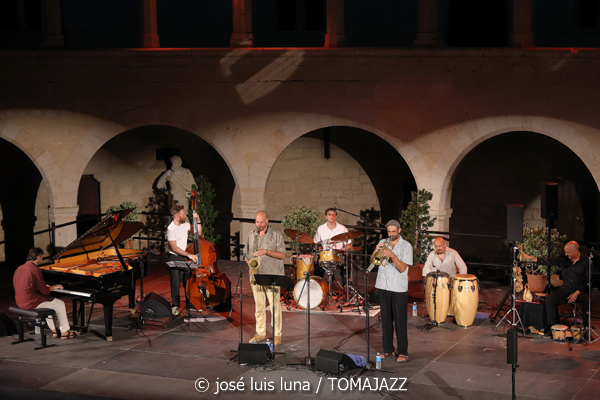 Pep Garau Septet (Jazz Palma Festival 2026. Castell de Bellver, Palma de Mallorca. 2026-08-13) Por Miquel Àngel Seguí y José Luis Luna Rocafort [Concierto de jazz] - Tomajazz - Pep Garau Septet actuó en el Jazz Palma Festival 2026. Miquel Àngel Seguí y José Luis Luna Rocafort repasan el concierto. Actuaron Pep Garau, Enrique Oliver, Jaume Riera, Marko Lohikari, Benji Habichuela, Josep Lluís Garcia, Marius Koopmann