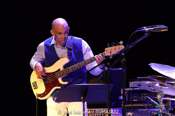 Carmen Lundy (61 Jazzaldia 2026. Teatro Victoria Eugenia. Donosti. 2026-07-22) Por José Luis Luna Rocafort [INSTANTZZ AKA Galería fotográfica AKA Fotoblog de jazz, impro… y algo más] - Tomajazz - Carmen Lundy actuó en el 61 Jazzaldia 2026. José Luis Luna Rocafort lo retrata en INSTANTZZ. Actuaron Carmen Lundy, Andrew Renfroe, Julius Rodríguez, Darryll Hall, Terreon Gulley