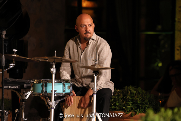 Jorge Pardo Quartet (Gran Hotel Son Net, Puigpunyent, Mallorca. 2026-07-04) [INSTANTZZ AKA Galería fotográfica AKA Fotoblog de jazz, impro… y algo más] - Tomajazz - Jorge Pardo Quartet actuó en Gran Hotel Son Net, en Puigpunyent, Mallorca, el 4 de julio de 2026. José Luis Luna Rocafort lo retrata en INSTANTZZ. Actuaron Jorge Pardo, Toni Cuenca, Josep Pou, Benji Habichuela