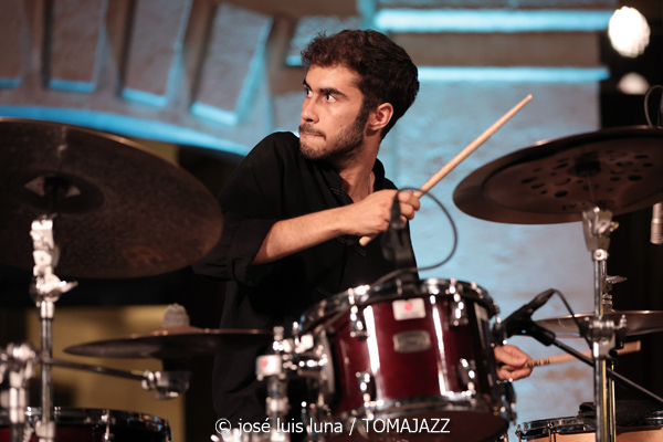 Erik Truffaz & Antonio Lizana. New Sketches of Spain (32 Mallorca Jazz Sa Pobla 2026. Sa Pobla, Mallorca. 2026-07-28) Por Miquel Àngel Seguí y José Luis Luna Rocafort [Concierto de jazz] - Tomajazz - Erik Truffaz & Antonio Lizana con su proyecto New Sketches of Spain actuaron en la inauguración del 32 Mallorca Jazz Sa Pobla 2026. Miquel Àngel Seguí y José Luis Luna Rocafort dan cuenta de la cita. Intervinieron Erik Truffaz, Antonio Lizana, Renaud Gabriel Pion, Sara Sánchez, Pau Figueres, Arin Keshishi, Manuel de la Torre, Vincent Thomas 