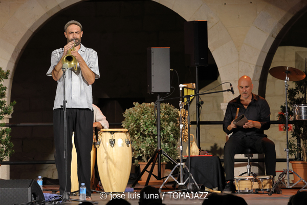 Pep Garau Septet (Jazz Palma Festival 2026. Castell de Bellver, Palma de Mallorca. 2026-08-13) Por Miquel Àngel Seguí y José Luis Luna Rocafort [Concierto de jazz] - Tomajazz - Pep Garau Septet actuó en el Jazz Palma Festival 2026. Miquel Àngel Seguí y José Luis Luna Rocafort repasan el concierto. Actuaron Pep Garau, Enrique Oliver, Jaume Riera, Marko Lohikari, Benji Habichuela, Josep Lluís Garcia, Marius Koopmann
