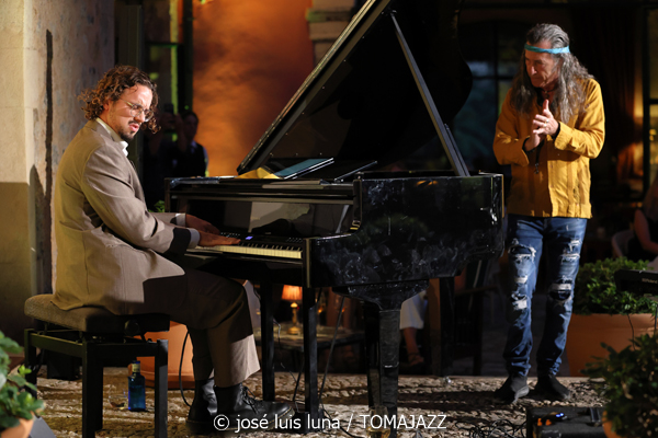 Jorge Pardo Quartet (Gran Hotel Son Net, Puigpunyent, Mallorca. 2026-07-04) [INSTANTZZ AKA Galería fotográfica AKA Fotoblog de jazz, impro… y algo más] - Tomajazz - Jorge Pardo Quartet actuó en Gran Hotel Son Net, en Puigpunyent, Mallorca, el 4 de julio de 2026. José Luis Luna Rocafort lo retrata en INSTANTZZ. Actuaron Jorge Pardo, Toni Cuenca, Josep Pou, Benji Habichuela