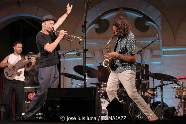 Erik Truffaz & Antonio Lizana. New Sketches of Spain (32 Mallorca Jazz Sa Pobla 2026. Sa Pobla, Mallorca. 2026-07-28) Por Miquel Àngel Seguí y José Luis Luna Rocafort [Concierto de jazz] - Tomajazz - Erik Truffaz & Antonio Lizana con su proyecto New Sketches of Spain actuaron en la inauguración del 32 Mallorca Jazz Sa Pobla 2026. Miquel Àngel Seguí y José Luis Luna Rocafort dan cuenta de la cita. Intervinieron Erik Truffaz, Antonio Lizana, Renaud Gabriel Pion, Sara Sánchez, Pau Figueres, Arin Keshishi, Manuel de la Torre, Vincent Thomas 