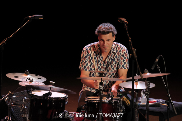 Javi Ruibal Cuarteto (XXII JazzEñe 2026. Teatro Victoria Eugenia, Donostia - San Sebastián. 2026-07-22) Por José Luis Luna Rocafort [INSTANTZZ AKA Galería fotográfica AKA Fotoblog de jazz, impro… y algo más] - Tomajazz - Javi Ruibal Cuarteto actuó en el XXII JazzEñe 2026. José Luis Luna Rocafort lo retrata en INSTANTZZ. Javi Ruibal Cuarteto son Javi Ruibal, Diego Villegas, Oscar Álvarez, Alejandro Marcos