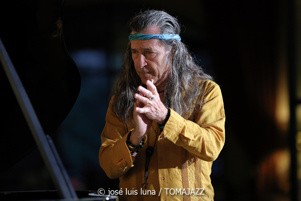 Jorge Pardo Quartet (Gran Hotel Son Net, Puigpunyent, Mallorca. 2026-07-04) [INSTANTZZ AKA Galería fotográfica AKA Fotoblog de jazz, impro… y algo más] - Tomajazz - Jorge Pardo Quartet actuó en Gran Hotel Son Net, en Puigpunyent, Mallorca, el 4 de julio de 2026. José Luis Luna Rocafort lo retrata en INSTANTZZ. Actuaron Jorge Pardo, Toni Cuenca, Josep Pou, Benji Habichuela
