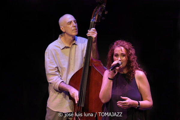 Iosu Izaguirre Sextet (49 Festival de Jazz de Vitoria-Gasteiz 2026. 2026-07-15) Por José Luis Luna Rocafort [INSTANTZZ AKA Galería fotográfica AKA Fotoblog de jazz, impro… y algo más] - Tomajazz - Iosu Izaguirre Sextet actuó en el 49 Festival de Jazz de Vitoria-Gasteiz 2026, el 15 de julio de 2026. José Luis Luna Rocafort lo retrata en INSTANTZZ. Iosu Izaguirre Sextet son Iosu Izaguirre, Pablo Ramos, Rubén Salvador, Asier Iturbe, Koldo Uriarte, Aitor Bravo, Virginia de la Casa