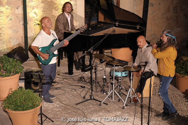 Jorge Pardo Quartet (Gran Hotel Son Net, Puigpunyent, Mallorca. 2026-07-04) [INSTANTZZ AKA Galería fotográfica AKA Fotoblog de jazz, impro… y algo más] - Tomajazz - Jorge Pardo Quartet actuó en Gran Hotel Son Net, en Puigpunyent, Mallorca, el 4 de julio de 2026. José Luis Luna Rocafort lo retrata en INSTANTZZ. Actuaron Jorge Pardo, Toni Cuenca, Josep Pou, Benji Habichuela