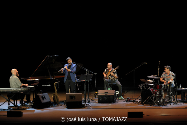 Javi Ruibal Cuarteto (XXII JazzEñe 2026. Teatro Victoria Eugenia, Donostia - San Sebastián. 2026-07-22) Por José Luis Luna Rocafort [INSTANTZZ AKA Galería fotográfica AKA Fotoblog de jazz, impro… y algo más] - Tomajazz - Javi Ruibal Cuarteto actuó en el XXII JazzEñe 2026. José Luis Luna Rocafort lo retrata en INSTANTZZ. Javi Ruibal Cuarteto son Javi Ruibal, Diego Villegas, Oscar Álvarez, Alejandro Marcos