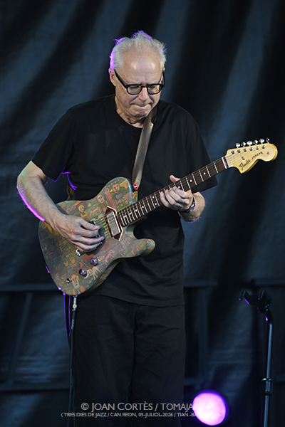 Bill Frisell Trio & Greg Tardy (Tres dies de Jazz / Can Reon, 2026-07-05 / Tiana -Barcelona-) [y 2] Por Joan Cortès [INSTANTZZ AKA Galería fotográfica AKA Fotoblog de jazz, impro… y algo más] - Tomajazz - Bill Frisell Trio & Greg Tardy actuó en Tres dies de Jazz de Can Reon, en Tiana, Barcelona, el 5 de julio de 2026. Joan Cortès lo retrata en INSTANTZZ. Actuaron Bill Frisell, Greg Tardy, Thomas Morgan, Rudy Royston