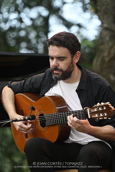 Dani de Morón / Cohen-Le Fleming-Maestro-Moullier-Richardson-Sánchez (El Rite-LAC / Casa Virupa, 2026-05-29 / Llinars -Barcelona-) [01] Por Joan Cortès [INSTANTZZ AKA Galería fotográfica AKA Fotoblog de jazz, impro… y algo más] - Tomajazz - Dani de Morón / Cohen-Le Fleming-Maestro-Moullier-Richardson-Sánchez actuaron en El Rite-LAC en Casa Virupa, en Llinars -Barcelona-, el 29 de mayo de 2026. Joan Cortès lo retrata en INSTANTZZ