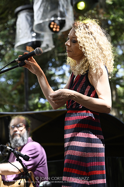 Jon Balke’s Siwan / Alba Careta Group (El Rite-LAC / Casa Virupa-Can Bordoi, 2026-05-31 / Llinars -Barcelona-) [04] Por Joan Cortès [INSTANTZZ AKA Galería fotográfica AKA Fotoblog de jazz, impro… y algo más] - Tomajazz - Jon Balke’s Siwan y Alba Careta Group actuaron en El Rite-LAC en Llinars, Barcelona, el 31 de mayo de 2026.  Joan Cortès lo retrata en INSTANTZZ. Actuaron Jon Balke, Mona Boutchebak, Pedram Khavar Zamini, Derya Turkan, Alba Careta, Lucas Martínez, Roger Santacana, Giuseppe Campisi, Jordi Pallarés