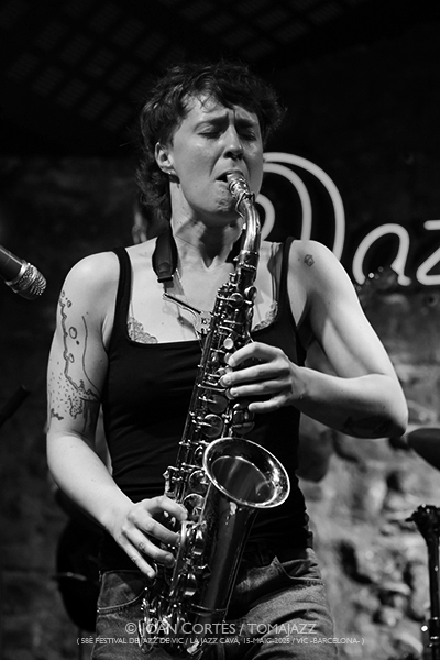 Primavera Femenina 2026 (II) Por Joan Cortès [INSTANTZZ AKA Galería fotográfica AKA Fotoblog de jazz, impro… y algo más] - Tomajazz - Un clásico en Tomajazz son los repasos visuales de Joan Cortès a la estación anterior. En junio de 2026 es el turno de la primera parte de Primavera Femenina 2026