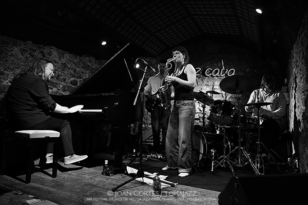 28è Festival Jazz Vic 2026 -resumen- [y 7] Por Joan Cortès [INSTANTZZ AKA Galería fotográfica AKA Fotoblog de jazz, impro… y algo más] - Tomajazz - Concluye el repaso al Festival Jazz Vic 2026 por parte de Joan Cortès con una selección de imágenes de los conciertos del ciclo