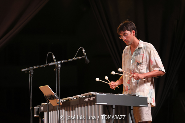 Blau Salvatge (32 Mallorca Jazz Sa Pobla 2026. Sa Pobla, Mallorca. 2026-08-10) Por Miquel Àngel Seguí y José Luis Luna Rocafort [Concierto de jazz] - Tomajazz - Blau Salvatge actuó en el 32 Mallorca Jazz Sa Pobla 2026, en Mallorca, el 10 de agosto de 2026. Miquel Àngel Seguí y José Luis Luna Rocafort relatan el concierto. Actuaron Joan Pérez-Villegas, Zoë Gordon, Nancy Meier, Paula Haeni, Felix Grandjean, Pere Molines, Joan Garcias, Lluís Pérez-Villegas, Leyre Estruch