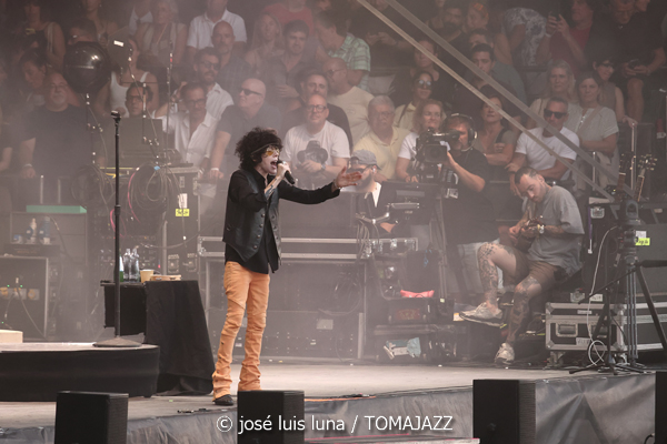 LP (61 Jazzaldia 2026. Donosti. 2026-07-22) Por José Luis Luna Rocafort [INSTANTZZ AKA Galería fotográfica AKA Fotoblog de jazz, impro… y algo más] - Tomajazz - LP actuó en el 61 Jazzaldia 2026. José Luis Luna Rocafort lo retrata en INSTANTZZ. LP son Laura Pergolizzi, Andrew Martin, J. Ryan Kern, Jermaine Butler, Benjamin Hilzinger