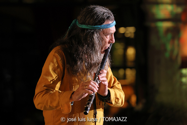 Jorge Pardo Quartet (Gran Hotel Son Net, Puigpunyent, Mallorca. 2026-07-04) [INSTANTZZ AKA Galería fotográfica AKA Fotoblog de jazz, impro… y algo más] - Tomajazz - Jorge Pardo Quartet actuó en Gran Hotel Son Net, en Puigpunyent, Mallorca, el 4 de julio de 2026. José Luis Luna Rocafort lo retrata en INSTANTZZ. Actuaron Jorge Pardo, Toni Cuenca, Josep Pou, Benji Habichuela