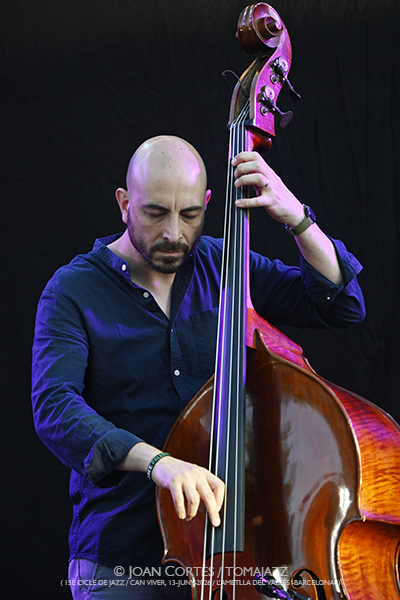 Sara Dowling & Ignasi Terraza Trio (15è Cicle de Jazz /Can Viver, 2026-06-13 / L’Ametlla del Vallès -Barcelona-) Por Joan Cortès [INSTANTZZ AKA Galería fotográfica AKA Fotoblog de jazz, impro… y algo más] - Tomajazz - Sara Dowling & Ignasi Terraza Trio actuó en el 15è Cicle de Jazz de L’Ametlla del Vallès -Barcelona-, el 13 de junio de 2026. Joan Cortès lo retrata en INSTANTZZ. Actuaron Sara Dowling, Ignasi Terraza, piano Dario Di Lecce, contrabajo Esteve Pi 