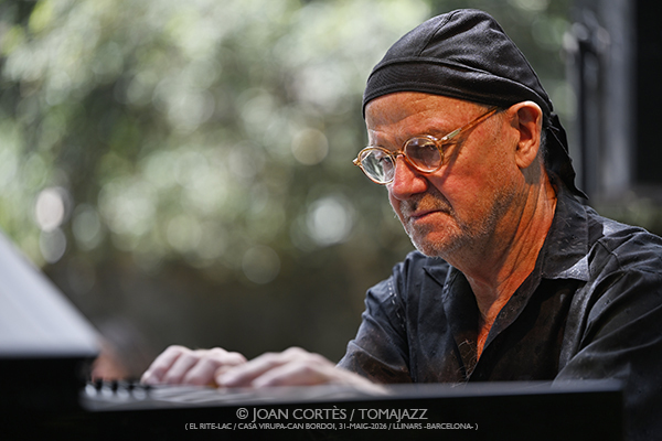 Jon Balke’s Siwan / Alba Careta Group (El Rite-LAC / Casa Virupa-Can Bordoi, 2026-05-31 / Llinars -Barcelona-) [04] Por Joan Cortès [INSTANTZZ AKA Galería fotográfica AKA Fotoblog de jazz, impro… y algo más] - Tomajazz - Jon Balke’s Siwan y Alba Careta Group actuaron en El Rite-LAC en Llinars, Barcelona, el 31 de mayo de 2026.  Joan Cortès lo retrata en INSTANTZZ. Actuaron Jon Balke, Mona Boutchebak, Pedram Khavar Zamini, Derya Turkan, Alba Careta, Lucas Martínez, Roger Santacana, Giuseppe Campisi, Jordi Pallarés