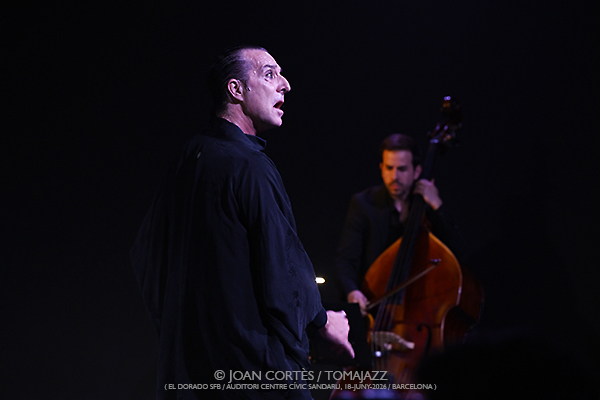 Andrés Marín “Un aire de signos -Arigato Argentina-” (El Dorado sfb / CC Parc Sandaru, 2026-06-18 / Barcelona) Por Joan Cortès [Flamencuras AKA INSTANTZZ AKA Galería fotográfica AKA Fotoblog de jazz, impro… y algo más] - Tomajazz - Andrés Marín “Un aire de signos -Arigato Argentina-” actuó en El Dorado sfb en Barcelona el 18 de junio de 2026. Joan Cortès lo retrata en las Flamencuras de INSTANTZZ. Actuaron Andrés Marín, Alfonso Padilla López, Antonio Torres Olmo
