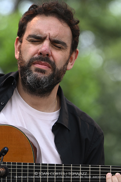 Dani de Morón / Cohen-Le Fleming-Maestro-Moullier-Richardson-Sánchez (El Rite-LAC / Casa Virupa, 2026-05-29 / Llinars -Barcelona-) [01] Por Joan Cortès [INSTANTZZ AKA Galería fotográfica AKA Fotoblog de jazz, impro… y algo más] - Tomajazz - Dani de Morón / Cohen-Le Fleming-Maestro-Moullier-Richardson-Sánchez actuaron en El Rite-LAC en Casa Virupa, en Llinars -Barcelona-, el 29 de mayo de 2026. Joan Cortès lo retrata en INSTANTZZ