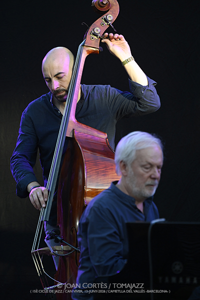 Sara Dowling & Ignasi Terraza Trio (15è Cicle de Jazz /Can Viver, 2026-06-13 / L’Ametlla del Vallès -Barcelona-) Por Joan Cortès [INSTANTZZ AKA Galería fotográfica AKA Fotoblog de jazz, impro… y algo más] - Tomajazz - Sara Dowling & Ignasi Terraza Trio actuó en el 15è Cicle de Jazz de L’Ametlla del Vallès -Barcelona-, el 13 de junio de 2026. Joan Cortès lo retrata en INSTANTZZ. Actuaron Sara Dowling, Ignasi Terraza, piano Dario Di Lecce, contrabajo Esteve Pi 