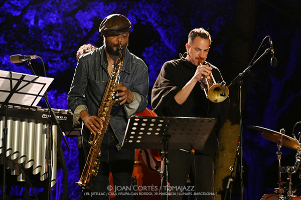 Dani de Morón / Cohen-Le Fleming-Maestro-Moullier-Richardson-Sánchez (El Rite-LAC / Casa Virupa, 2026-05-29 / Llinars -Barcelona-) [01] Por Joan Cortès [INSTANTZZ AKA Galería fotográfica AKA Fotoblog de jazz, impro… y algo más] - Tomajazz - Dani de Morón / Cohen-Le Fleming-Maestro-Moullier-Richardson-Sánchez actuaron en El Rite-LAC en Casa Virupa, en Llinars -Barcelona-, el 29 de mayo de 2026. Joan Cortès lo retrata en INSTANTZZ