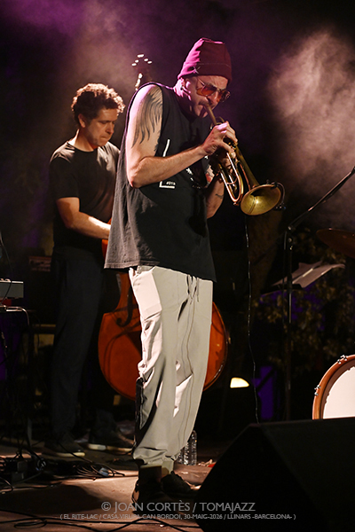 Shai Maestro 4t / Logan Richardson (El Rite-LAC / Casa Virupa, 2026-05-30 / Llinars -Barcelona-) [03] Por Joan Cortès [INSTANTZZ AKA Galería fotográfica AKA Fotoblog de jazz, impro… y algo más] - Tomajazz - Shai Maestro 4t / Logan Richardson actuaron en El Rite-LAC en Casa Virupa, Llinars -Barcelona-, el 30 de mayo de 2026. Joan Cortès lo retrata en INSTANTZZ. Actuaron Gadi Lehavi, Ofri Nehemya, Orlando LeFleming, Elliott Skinner, Avishai Cohen, Logan Richardson, Ghalia Benali, Hamin Honari