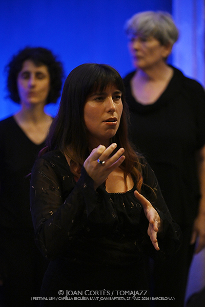 Veus Lliures (Festival LEM / Capella Església Sant Joan Baptista, 2026-05-27 / Barcelona) Por Joan Cortès [INSTANTZZ AKA Galería fotográfica AKA Fotoblog de jazz, impro… y algo más] - Tomajazz - Veus Lliures actuó en el (Festival LEM en la Capella Església Sant Joan Baptista de Barcelona, el 27 de mayo de 2026. Joan Cortès lo retrata en INSTANTZZ. Actuaron Celeste Alías, Sandra Artigas, Inés Galván, Yexza Lara, Sara Lilu, Diana Palau, Mariona Sagarra, voz Anna Tapia, voz Selina Worsley
