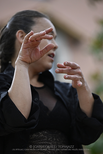 Ghalia Benali / Rocío Molina (El Rite-LAC / Casa Virupa, 2026-05-30 / Llinars -Barcelona-) [02]  Por Joan Cortès [INSTANTZZ AKA Galería fotográfica AKA Fotoblog de jazz, impro… y algo más] - Tomajazz - Ghalia Benali / Rocío Molina actuaron en El Rite-LAC en Casa Virupa, en Llinars -Barcelona-, el 30 de mayo de 2026. Joan Cortès lo retrata en INSTANTZZ. Actuaron Ghalia Benali, Moufadhel Adhoum, Hamin Honari, Logan Ricaharson, Rocío Molina, José Manuel Ramos “Oruco”
