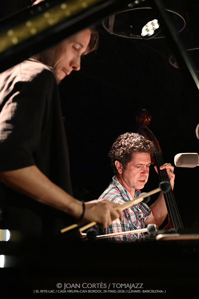 Dani de Morón / Cohen-Le Fleming-Maestro-Moullier-Richardson-Sánchez (El Rite-LAC / Casa Virupa, 2026-05-29 / Llinars -Barcelona-) [01] Por Joan Cortès [INSTANTZZ AKA Galería fotográfica AKA Fotoblog de jazz, impro… y algo más] - Tomajazz - Dani de Morón / Cohen-Le Fleming-Maestro-Moullier-Richardson-Sánchez actuaron en El Rite-LAC en Casa Virupa, en Llinars -Barcelona-, el 29 de mayo de 2026. Joan Cortès lo retrata en INSTANTZZ