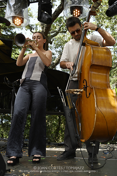 Jon Balke’s Siwan / Alba Careta Group (El Rite-LAC / Casa Virupa-Can Bordoi, 2026-05-31 / Llinars -Barcelona-) [04] Por Joan Cortès [INSTANTZZ AKA Galería fotográfica AKA Fotoblog de jazz, impro… y algo más] - Tomajazz - Jon Balke’s Siwan y Alba Careta Group actuaron en El Rite-LAC en Llinars, Barcelona, el 31 de mayo de 2026.  Joan Cortès lo retrata en INSTANTZZ. Actuaron Jon Balke, Mona Boutchebak, Pedram Khavar Zamini, Derya Turkan, Alba Careta, Lucas Martínez, Roger Santacana, Giuseppe Campisi, Jordi Pallarés