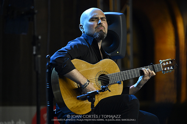 Leonor Leal / David Lagos & Santiago Lara (Desvarío Flamenco/ Plaça Major Nou Barris, 2026-07-16 / Barcelona) [1] Por Joan Cortès [Flamencuras AKA INSTANTZZ AKA Galería fotográfica AKA Fotoblog de jazz, impro… y algo más] - Tomajazz - Leonor Leal / David Lagos & Santiago Lara actuaron en Desvarío Flamenco Nou Barris 2026 de Barcelona. Joan Cortès lo retrata en las Flamencuras de INSTANTZZ